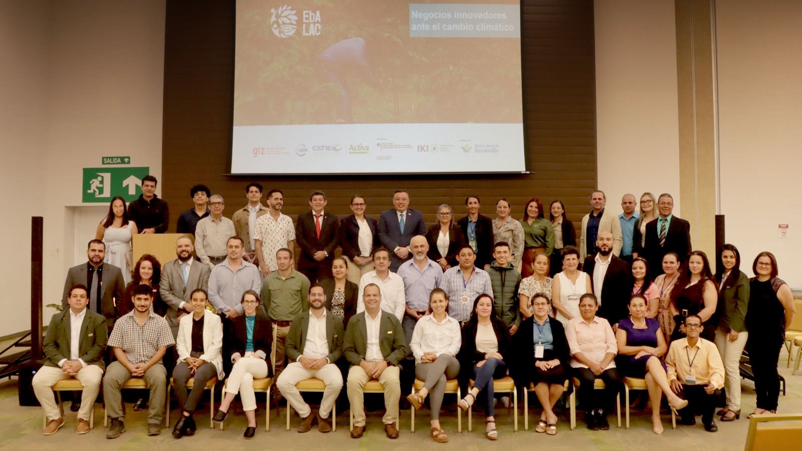 Participantes de la Feria Negocios Innovadores ante el Cambio Climático